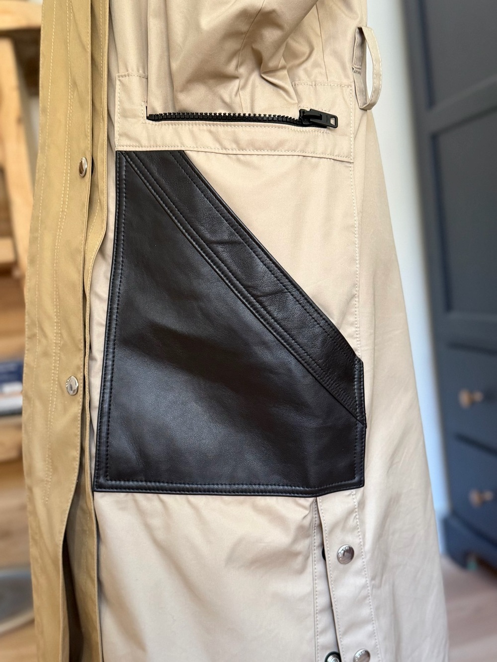 Coach Two-Tone Beige Trench Coat with Black Leather Trim – Size 6 - Picture 6 of 11